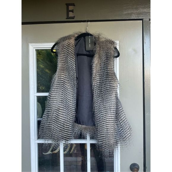 CMNC Woman (Zara) NWT Fur Fuzzy Neutral Browns Vest Size Medium, MSRP $98 - Picture 1 of 6